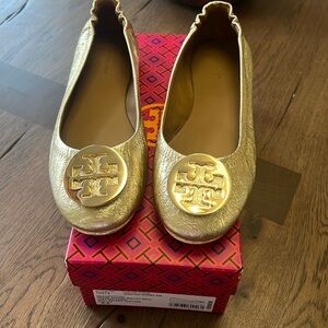Brand new never worn Tory Burch gold flats! Great for dressing up or down.
